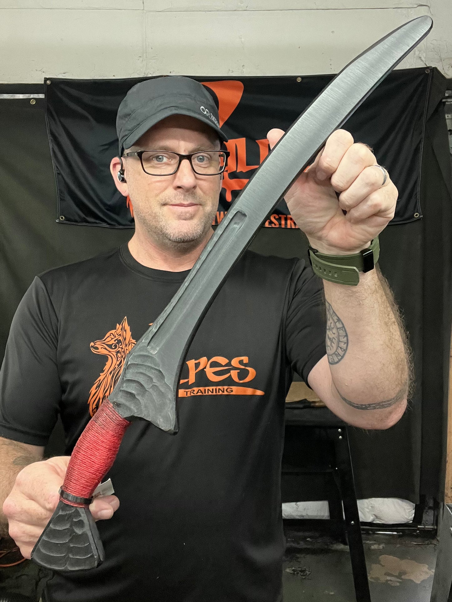(Sale) Artisan Tier Lakan Ginunting Trainer(red)