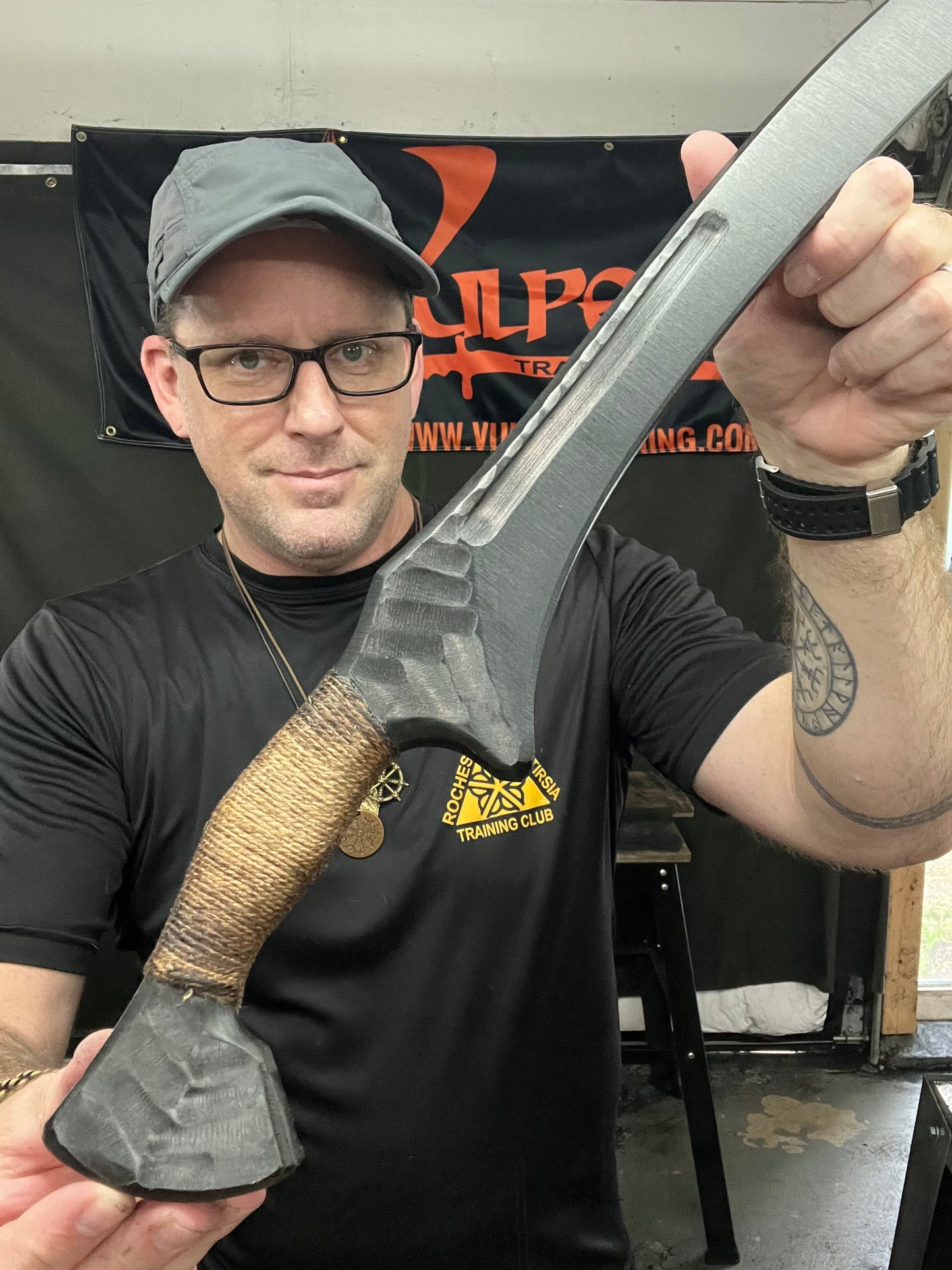 (Sale) Artisan Tier Lakan Ginunting Trainer(natural)