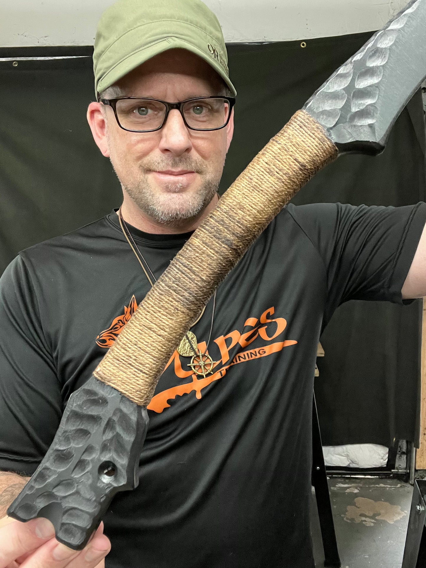 Two Handed Dragon Sansibar Trainer