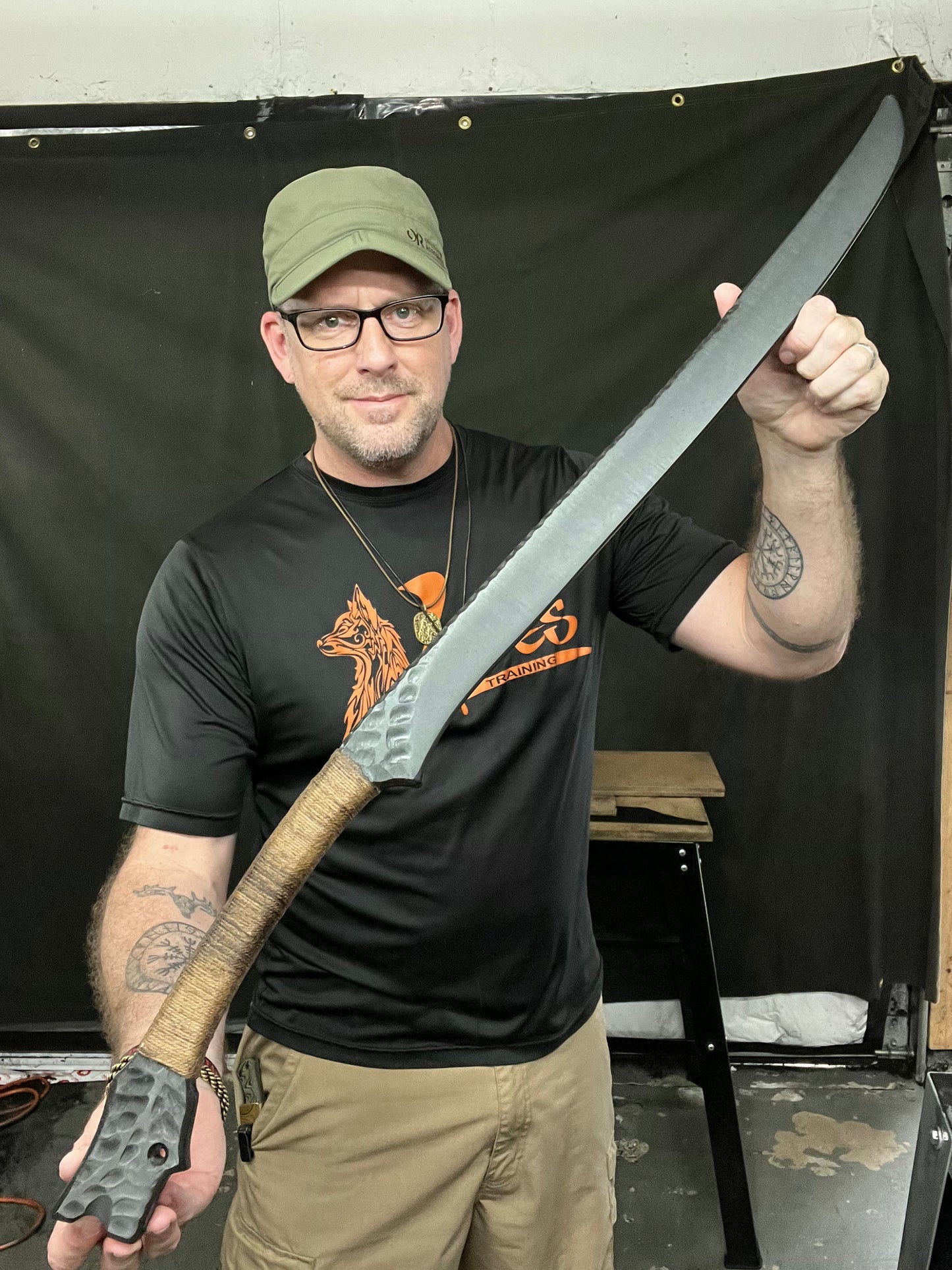 Two Handed Dragon Sansibar Trainer