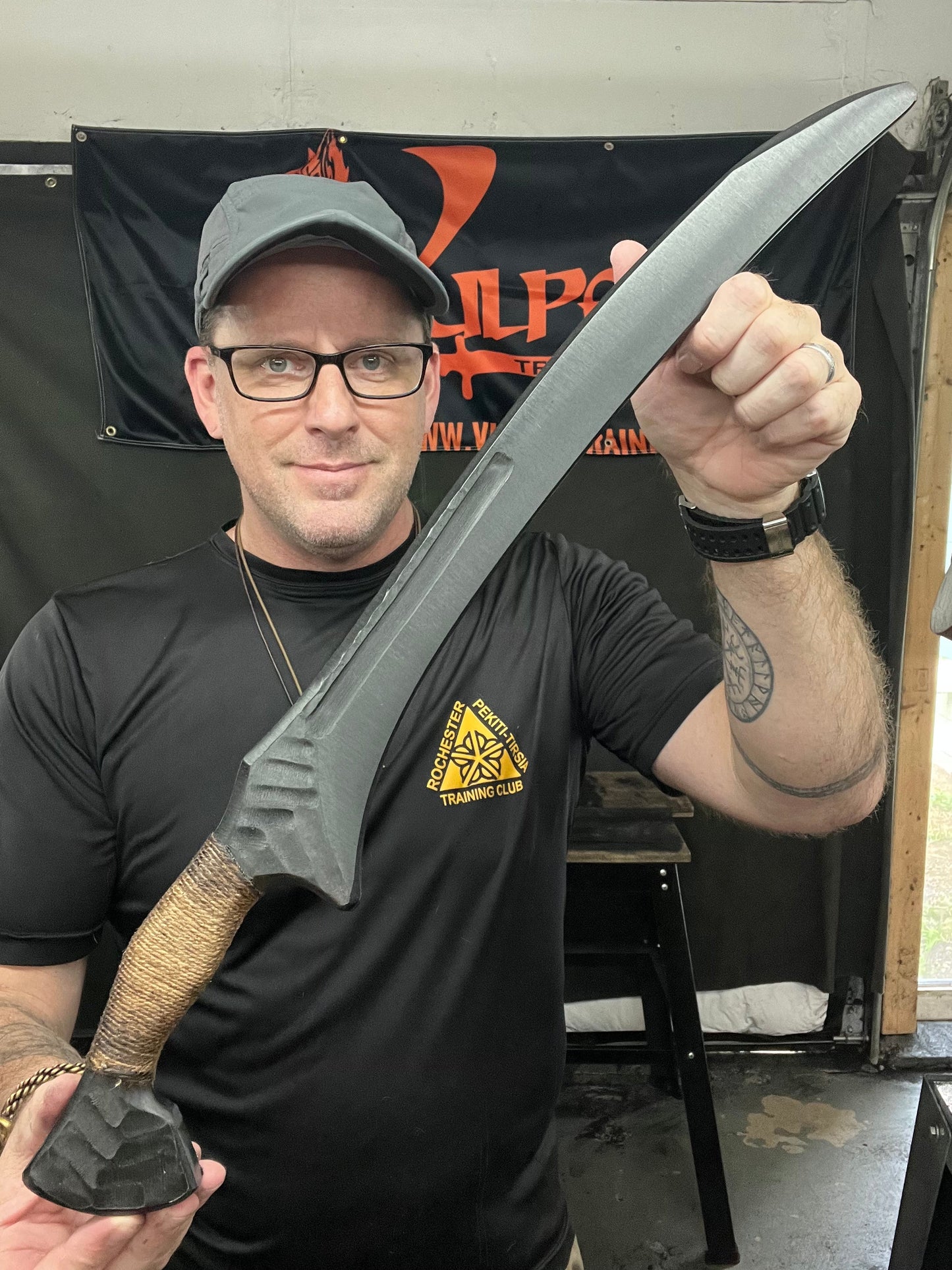 (Sale) Artisan Tier Lakan Ginunting Trainer(natural)